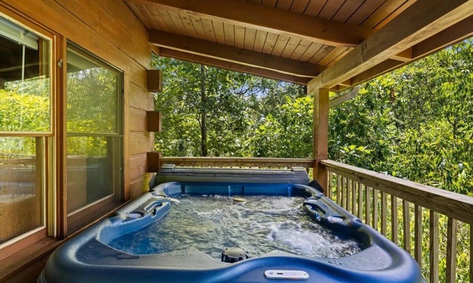 Sevierville Cabin | Keaton's Cozy Cabin: Hot Tub, Wifi, Resort Pool, Wooded View