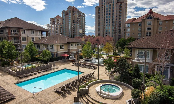 Kelowna Central Business District Condo | Kelowna downtown lakeside resort condo