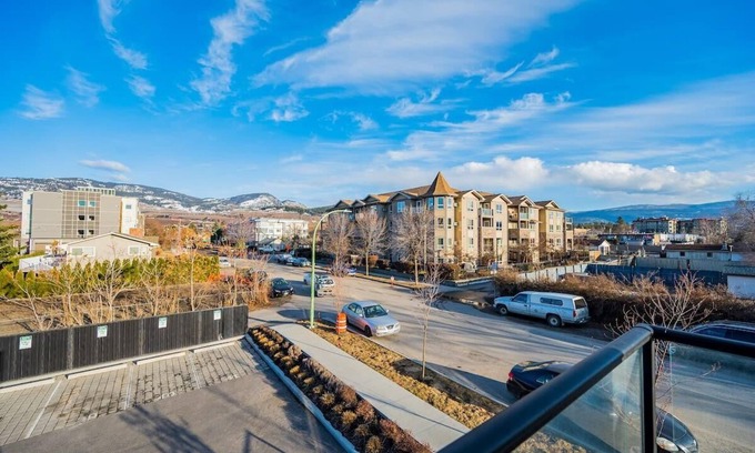 Rutland Apartment | Kelowna Studio Near Restaurants and Grocery