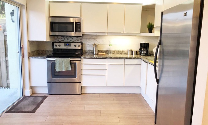Ludlam House | KENDALL FAMILY-STYLE YELLOW HOUSE