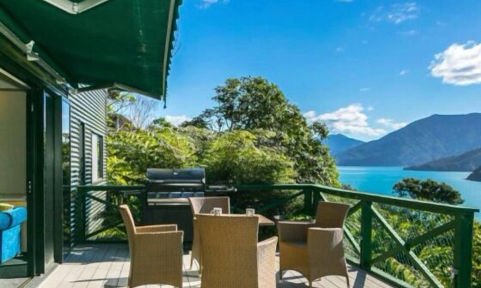 Saint Omer House | Kenepuru View - Private getaway in the Sounds