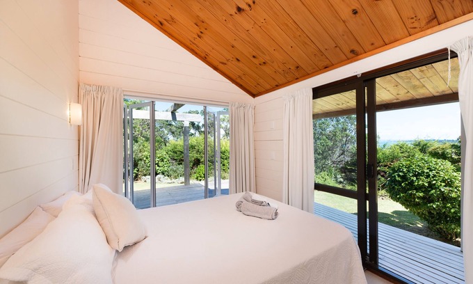 Surfdale House | Kennedy Point Guesthouse