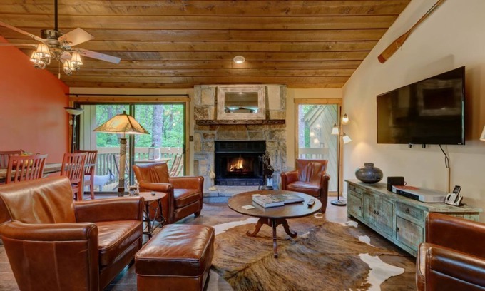Sapphire House | Kenneys Glen - Cozy Townhome with Amenities!