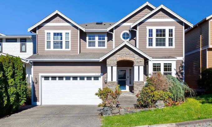 Kennydale House | Kennydale Family Friendly 4B|3B Modern Home| I405