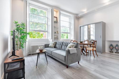 Queen's Gate Apartment | Kensington 1bd apt seconds from Museums