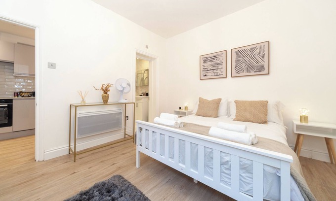 Kensington Apartment | Kensington 5-star Prime Location London Flat With Patio