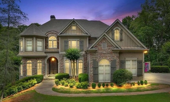Sandy Springs House | Kenstone 7,500 SQFT - Sauna, Bar, Pool, PuttPutt