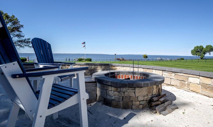 Stevensville House | Kent Island Waterfront | Pub | Outdoor Dining | Stunning View