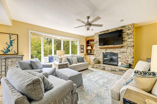 Salem Apartment | Keowee Key Condo with Lake Access!