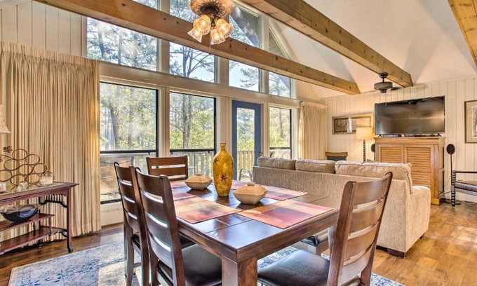 Salem Apartment | Keowee Keys Home with Mountains View and Lake Access!