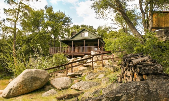Kernville Cabin | Kern River Willow Cabin Private Waterfront Cedar Hot Tub Fireplace Native Garden