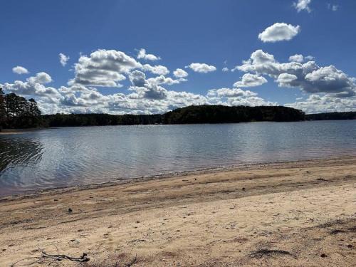Manson Apartment | Kerr Lake-Pvt Dock included-Beach area and Cove