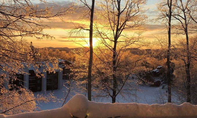 Ludlow Condo | Kettle Brook 2 BR & 2 BA ski in/out condo on Okemo Mountain