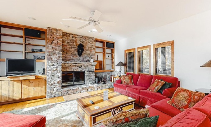Ludlow Apartment | Kettle Brook G