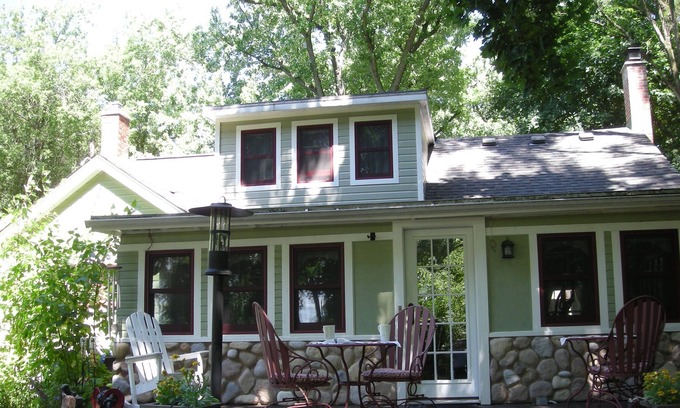 Eagle Bed & Breakfast | Kettle Moraine Cottage Bed & Breakfast