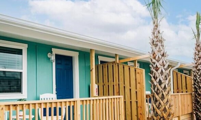 Surf City Apartment | Key West 4- Beach Access - Dog Friendly - Bikes – Grill