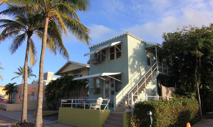 Hollywood House | Key West inspired first floor beach house with private backyard