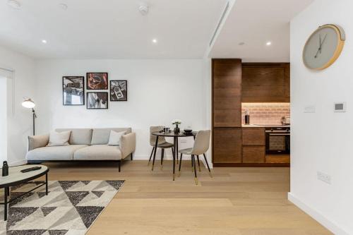 Docklands Apartment | Khayat Homes - The Flying Duck