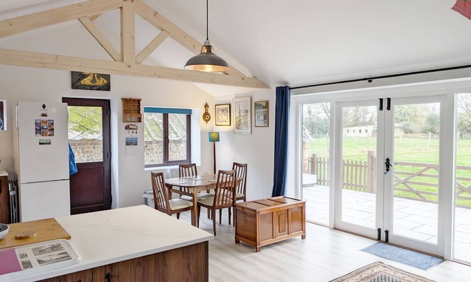 Chichester Cottage | Khukra Kharka Cottage - a cottage that sleeps 4 guests in 2 bedrooms