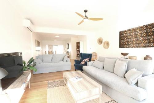 Merimbula House | Kibanda on Lakeview - Fully fenced pet friendly