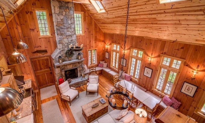 Old Fort Cottage | Kibbin | Private, Luxury Stone Cottage by Creek