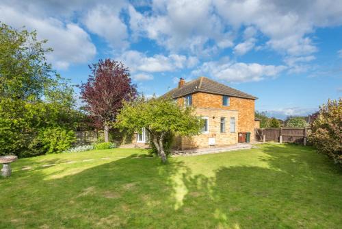 Kidlington House | Kidlington 3 BR House with parking & large garden