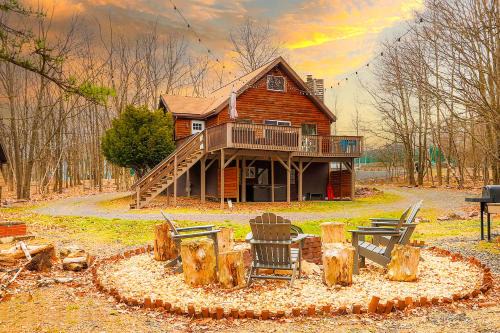 Albrightsville Ski Chalet | Kids under 4 free, Jacuzzi, Sauna, Pool, Lake, Gym