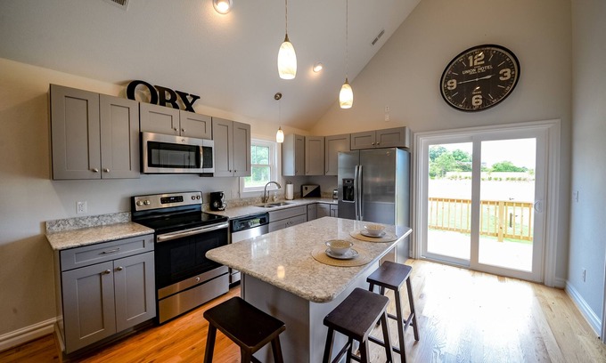 Harbinger House | KIL9103 Hogan Cottage. Pets OK, Golf Resort, Pool & Fitness