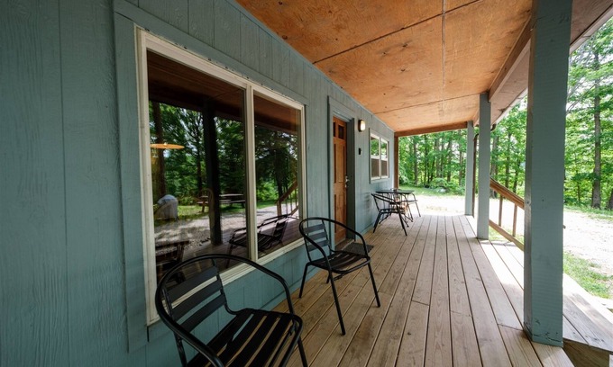 Stanton House | Kim's Retreat: 3-BR Cabin w/Hot Tub near Natural Bridge & Red River Gorge