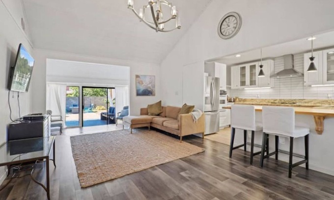 Sunland-Tujunga House | King 4BD 2BR W/Backyard Close To Everything in LA