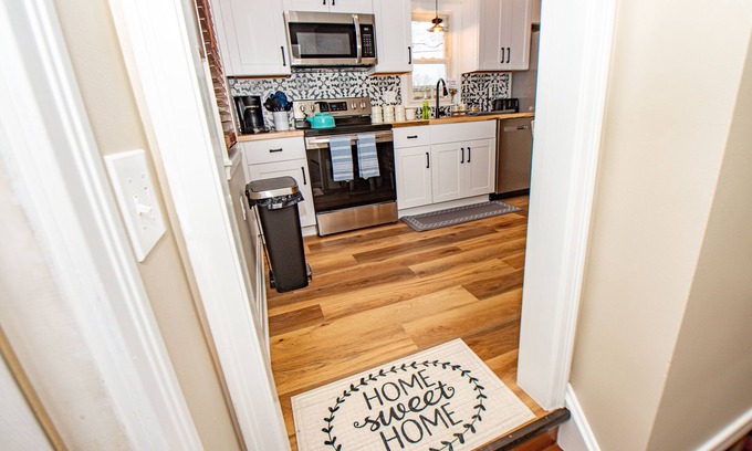 Cheektowaga House | KING BED- BRAND NEW FARMHOUSE II