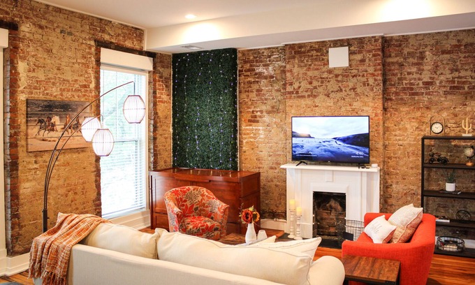 Butchertown Apartment | King Bed · Chic Spacious Loft · Great Location!