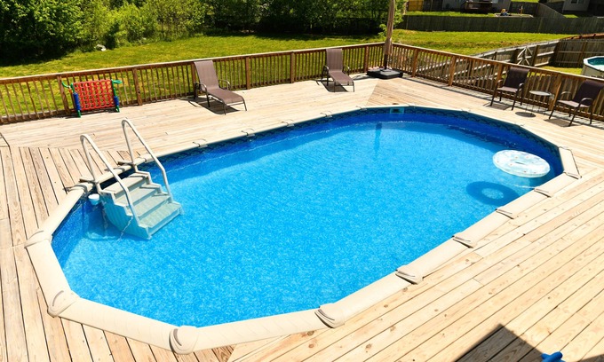 Clarksville House | KING BED~Family~Large Groups~Basketball~Private POOL~Jacuzzi tub~Game Room