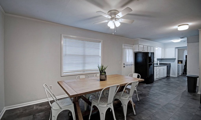 Flowood House | *King Bed* Fisherman Getaway Near the Reservoir