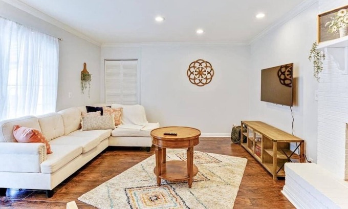 South Ogden House | King Bed | Fully Equipped kitchen |Board Games!