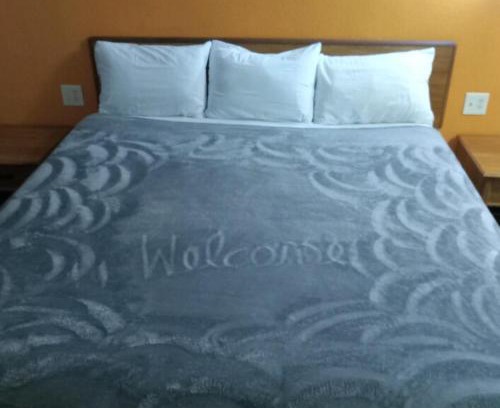 Livingston Apartment | King Bed Hotel Studio 114