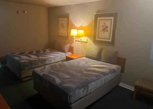 Livingston Apartment | King Bed Hotel Studio 215