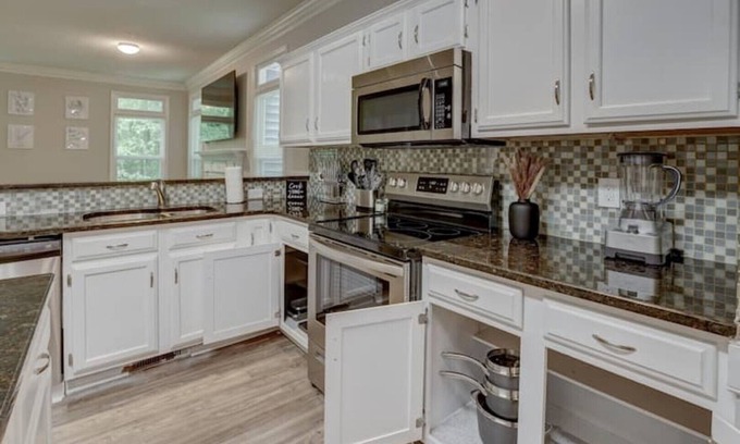 Northeast Raleigh House | King Bed | Luxury Family Home | Near Downtown/NCSU