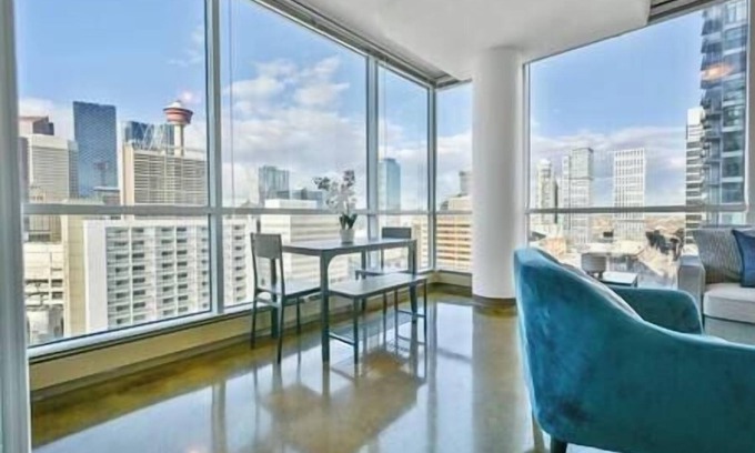 Victoria Park Apartment | King Bed | Mins to Saddledome | AC | UG Parking