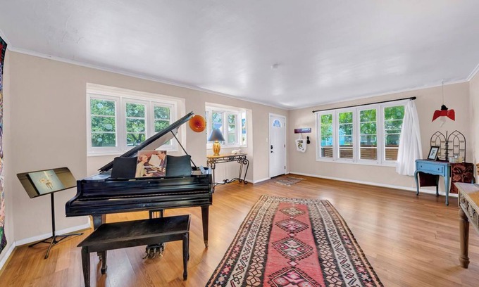 Bay Area House | King Bed, Patio, BBQ, WD, 20min2Beach, Netflix