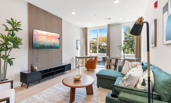 Fishtown Apartment | King Bed - Stunning Pier Views - Near Fishtown