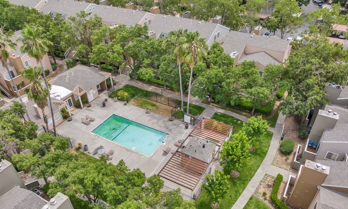 Arden-Arcade Condo | King Bed Suite. CSUS, CalExpo, Arden Fair, Lohmans.
