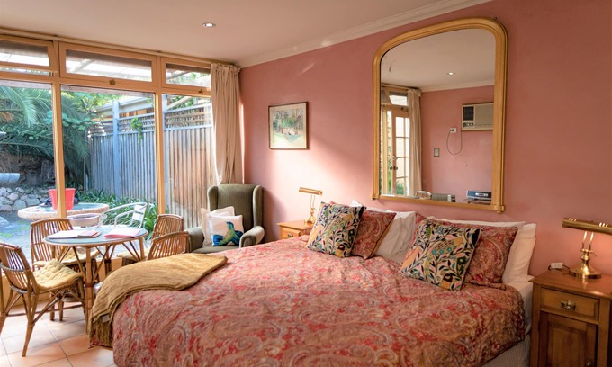 North Adelaide Apartment | King Bedroom with King Spa Bathroom ensuite and Private Courtyard