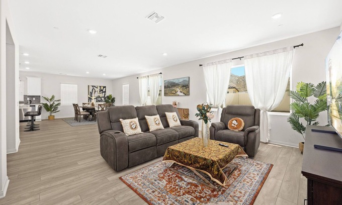 Patton House | King Beds/4 TVS/New/Comfortable