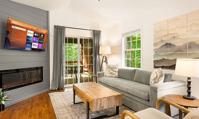 Asheville House | King Beds | FirePlace | HotTub | EVCharger | Grill