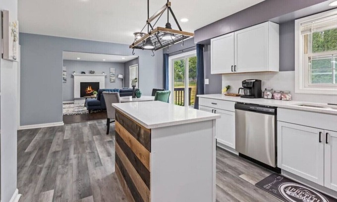 Antioch House | King beds, Free Wi-Fi, Gas Grill Cozy Antioch home