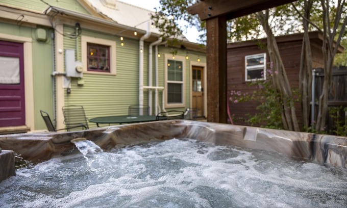Fredericksburg Cottage | King Beds | Pet Friendly | Hot Tub | Fire Pit