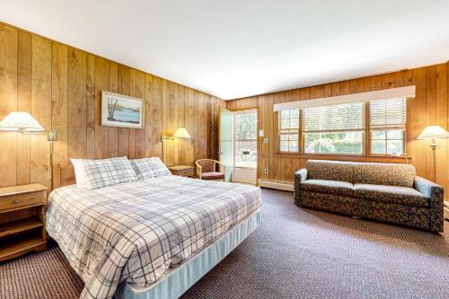 Alton Bay Hotel | King Birch Lake Home, Unit 6