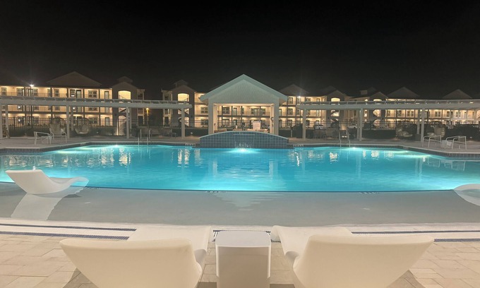 The Pines Condo | King Condo In Panama City Beach Resort Tourist Attractions Downtown Pier Park