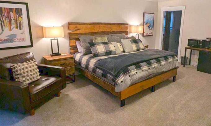 Tamarack Resort Apartment | King Guest Suite with Private Bath